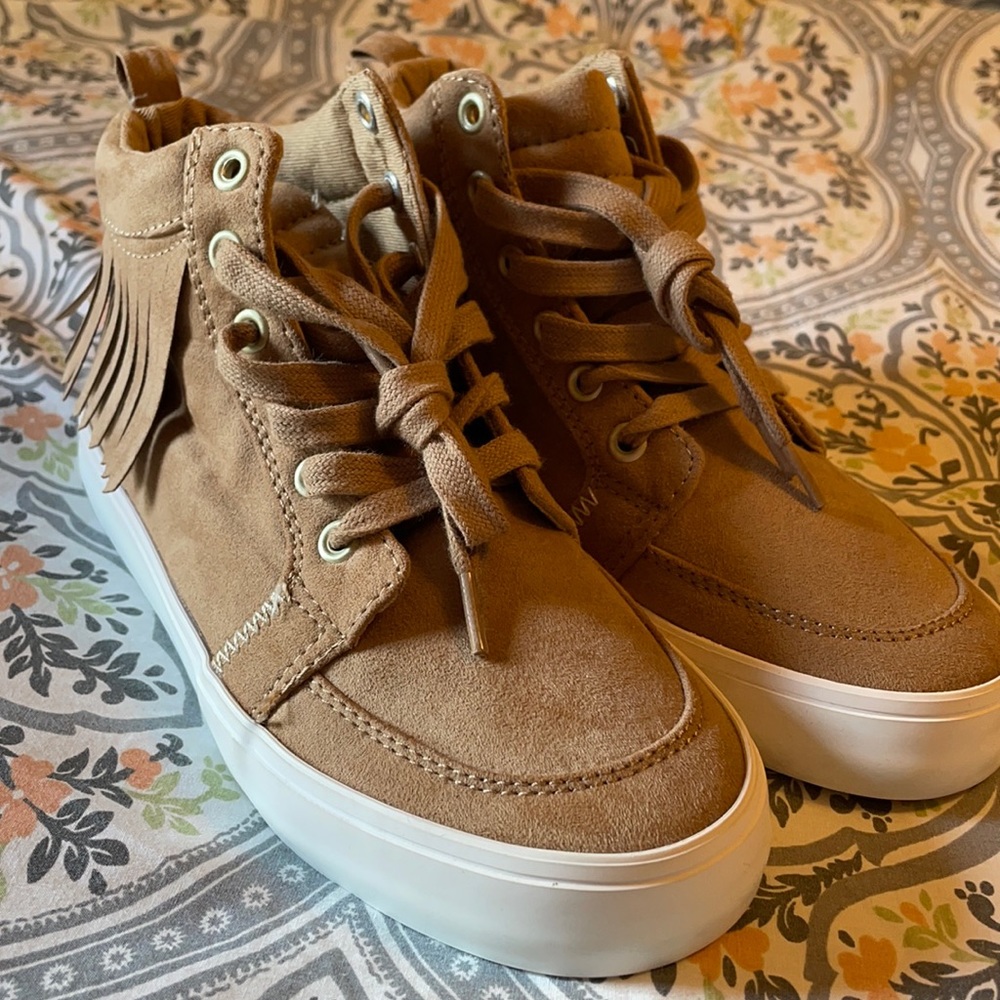 Girls old navy size 1 sneakers NWOT